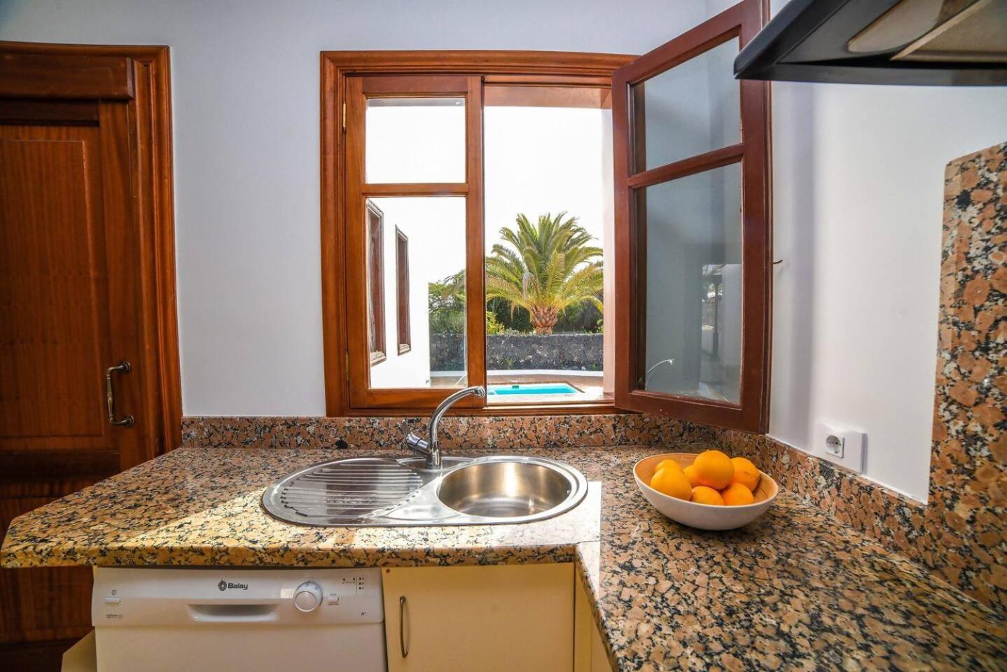 Agradable Y Familiar Con Piscina Casa Inima Villa Playa Blanca  Exterior photo